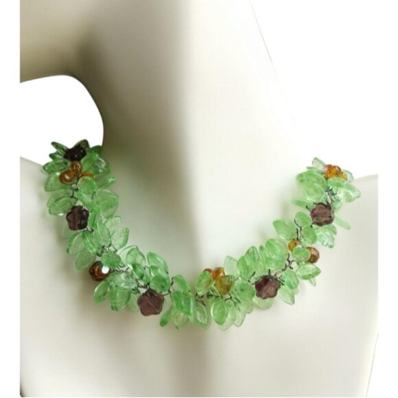 Vintage Mid Century Czech handmade glass bead flower and Green leaves necklace - Picture 7 of 7